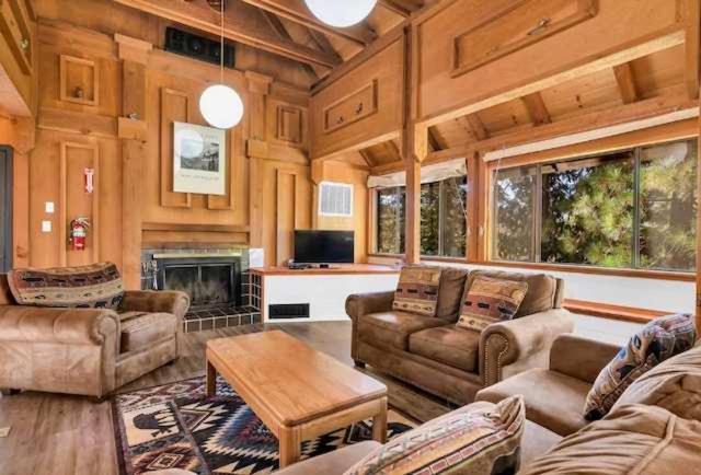 Views Inside Yosemite-Timber Lodge-Sleeps 6 Yosemite West Exterior photo